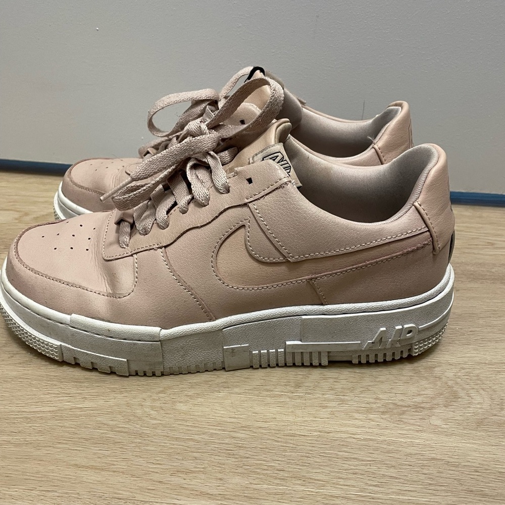 Women’s Airforce Sneakers, light pink, size 9